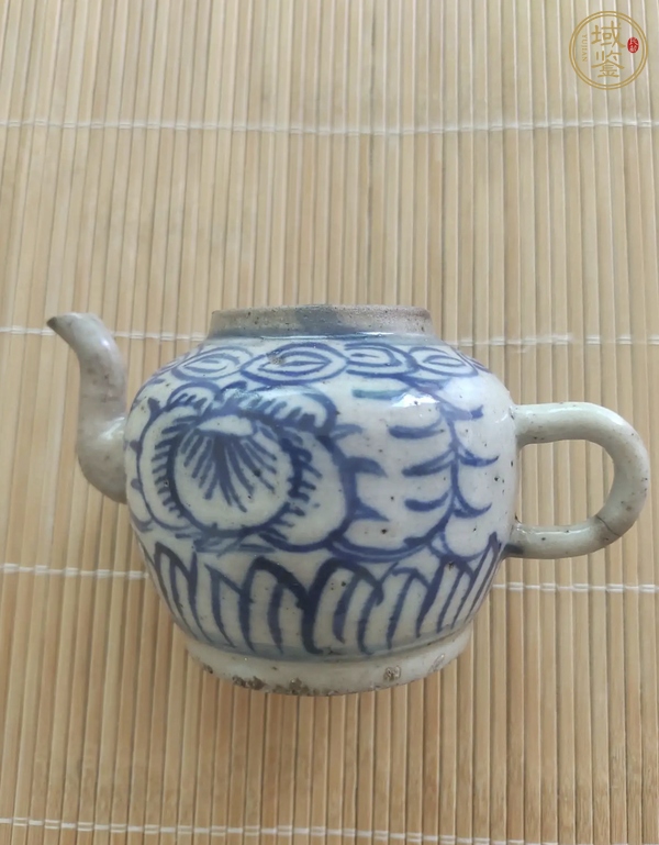 古玩陶瓷花卉紋青花執(zhí)壺真品鑒賞圖