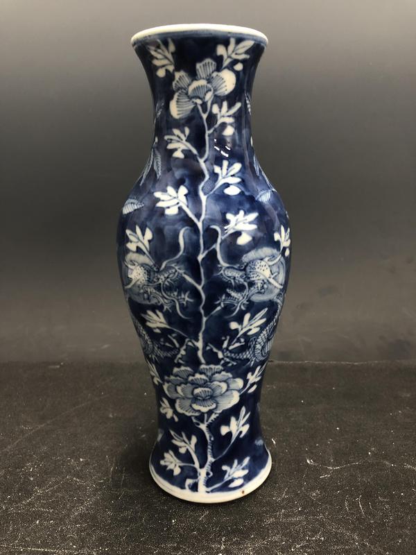 古玩陶瓷青花龍穿花賞瓶拍賣,當前價格3980元