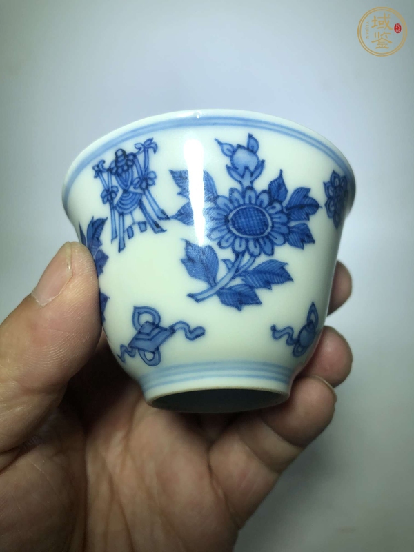 古玩陶瓷日本江戶青花花卉紋仰鐘杯真品鑒賞圖