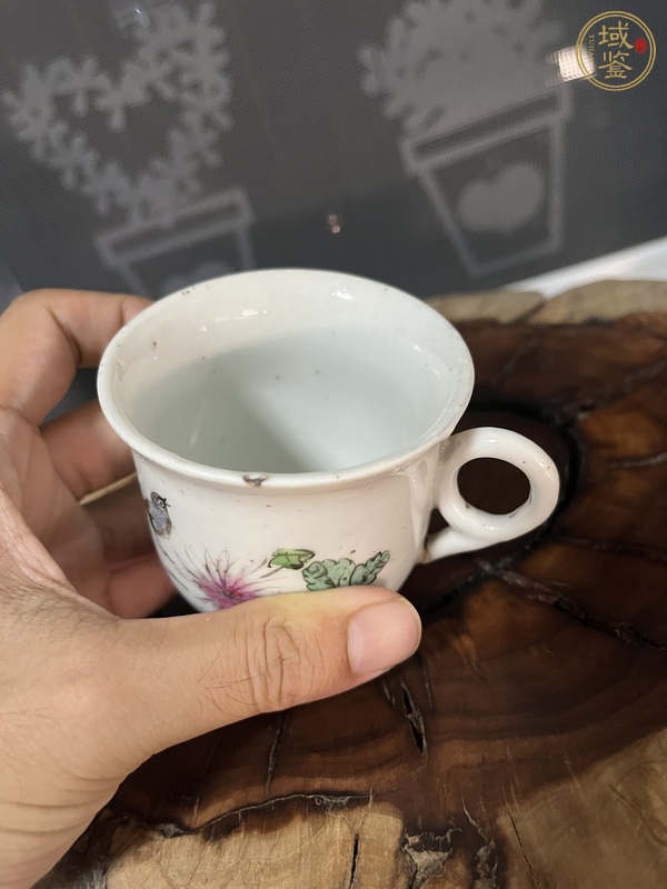 古玩陶瓷粉彩花鳥紋把杯真品鑒賞圖