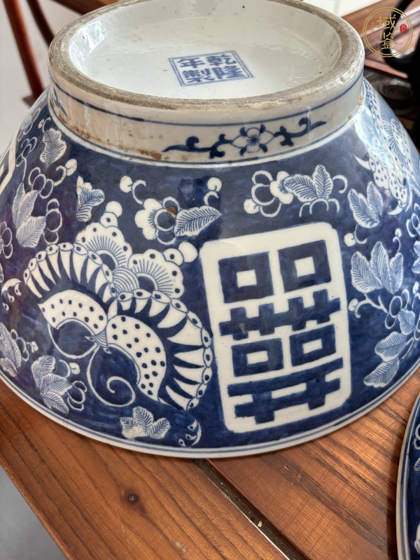 古玩陶瓷乾隆年制款青花碗真品鑒賞圖