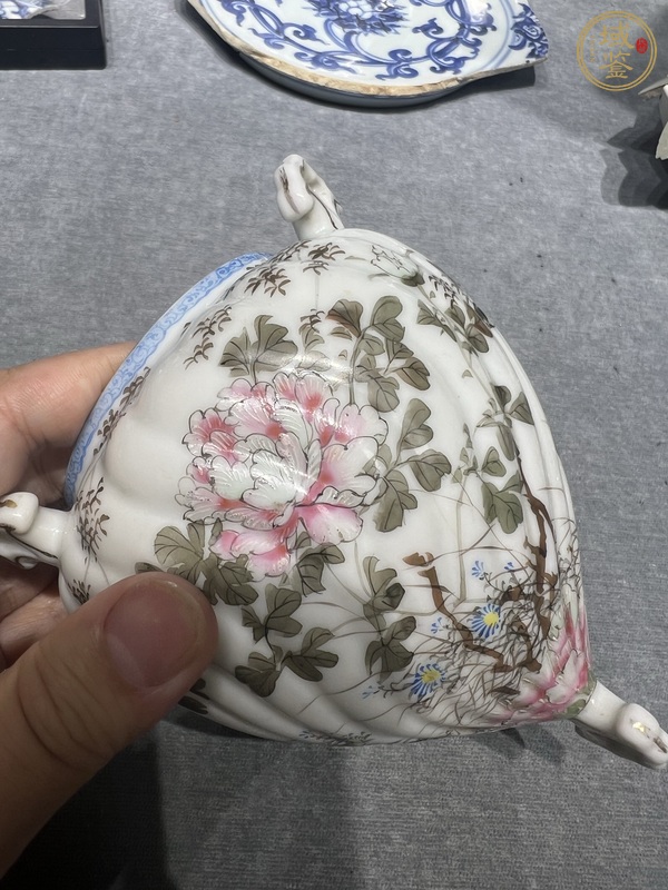 古玩陶瓷粉彩花卉紋吊籃真品鑒賞圖