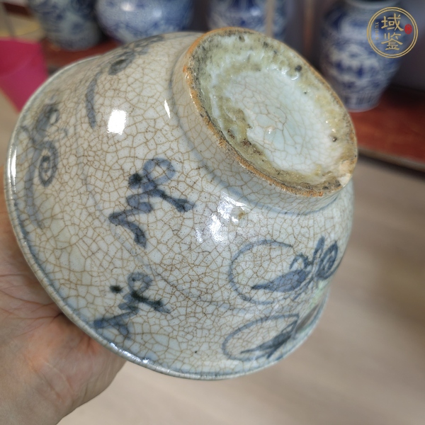 古玩陶瓷青花花蝶紋折肩罐真品鑒賞圖