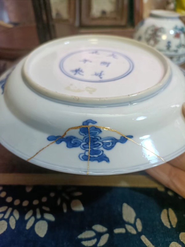 古玩陶瓷大明成化年制款青花鳳紋盤拍賣,當(dāng)前價(jià)格8888元
