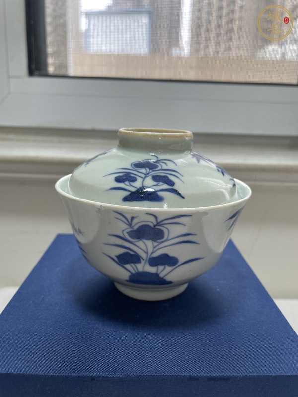 古玩陶瓷青花四君子圖蓋碗真品鑒賞圖