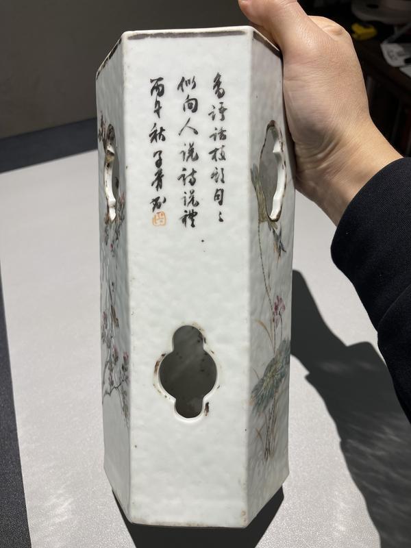 古玩陶瓷清代淺絳彩人物六方帽筒拍賣,當(dāng)前價(jià)格19999元