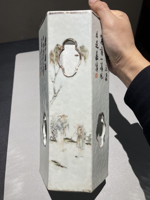古玩陶瓷清代淺絳彩人物六方帽筒拍賣,當(dāng)前價(jià)格19999元