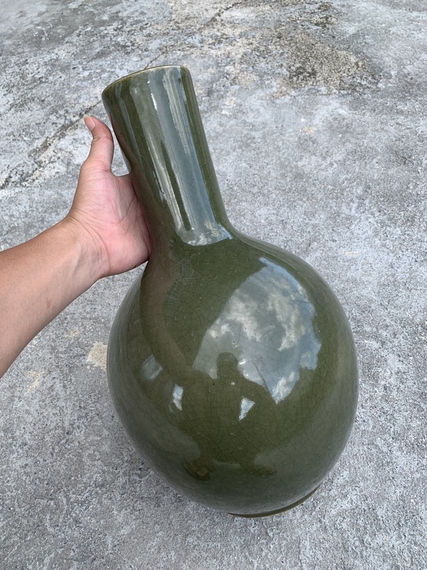 古玩陶瓷晚清民國·橄欖綠哥釉大天球瓶拍賣,當前價格2688元