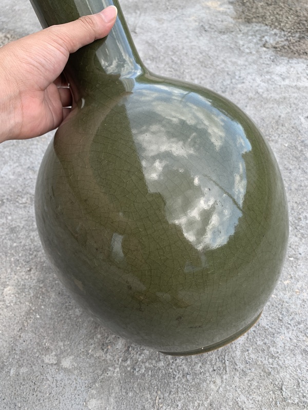古玩陶瓷晚清民國·橄欖綠哥釉大天球瓶拍賣,當前價格2688元