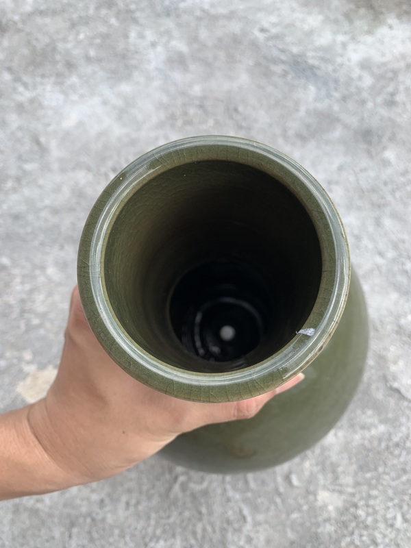 古玩陶瓷晚清民國·橄欖綠哥釉大天球瓶拍賣,當前價格2688元