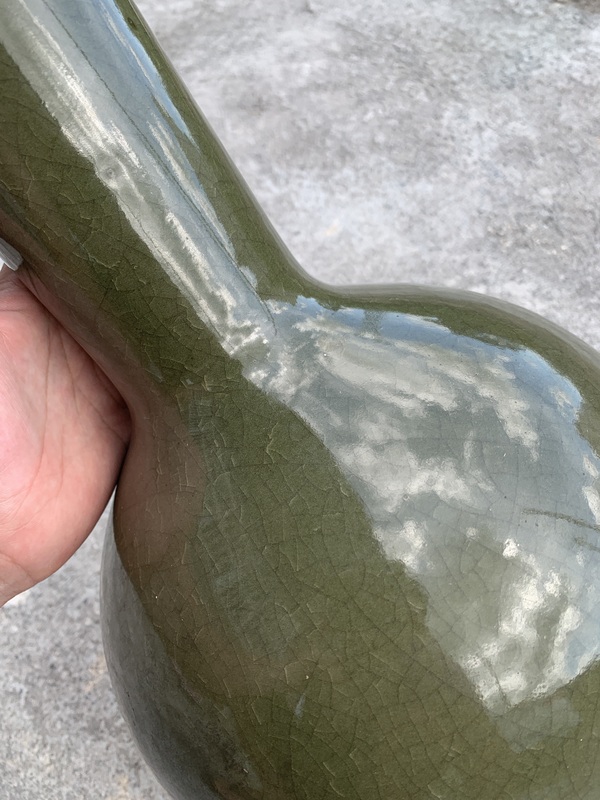 古玩陶瓷晚清民國·橄欖綠哥釉大天球瓶拍賣,當前價格2688元