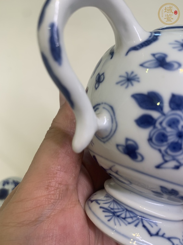 古玩陶瓷花卉紋青花器真品鑒賞圖