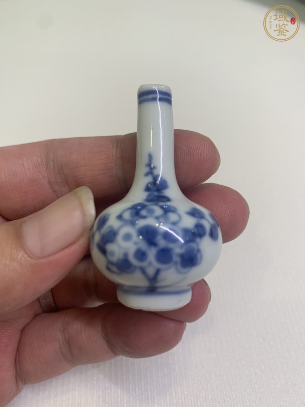 古玩陶瓷梅紋青花錐把瓶真品鑒賞圖