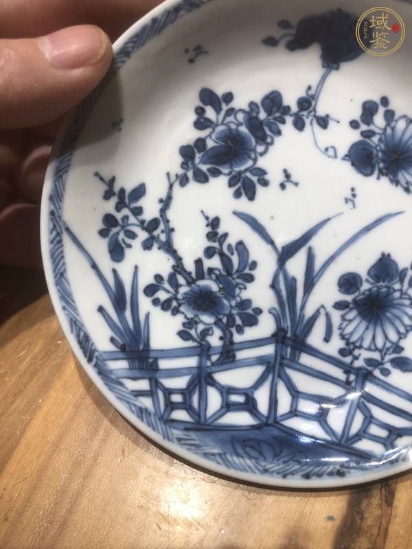 古玩陶瓷青花花卉紋盤真品鑒賞圖