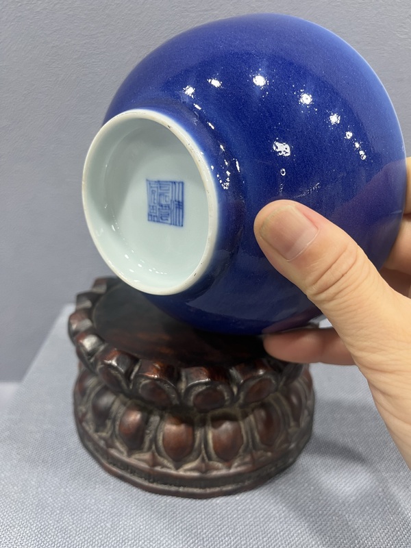 古玩陶瓷霽藍釉內(nèi)青花八寶紋茶碗拍賣，當前價格11000元