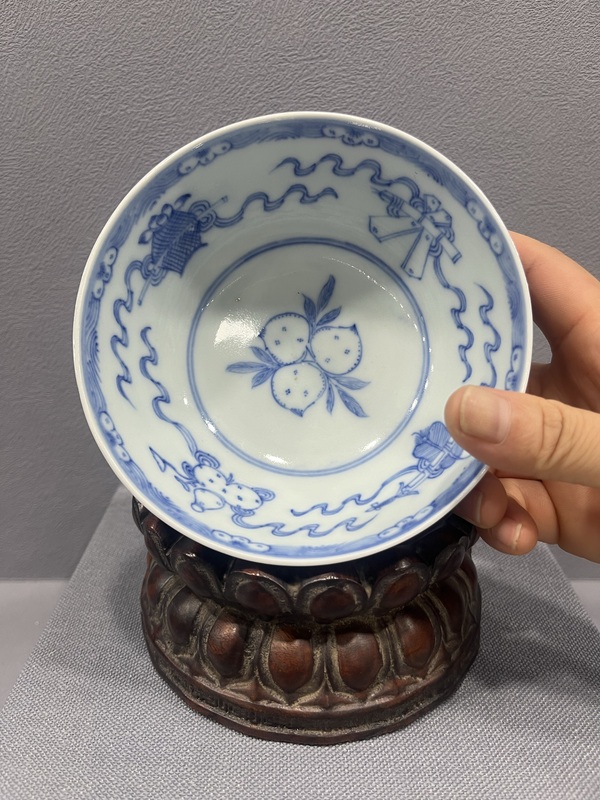 古玩陶瓷霽藍釉內青花八寶紋茶碗拍賣,當前價格11000元