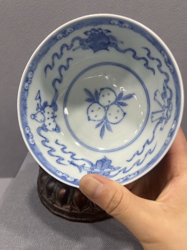 古玩陶瓷霽藍釉內青花八寶紋茶碗拍賣,當前價格11000元