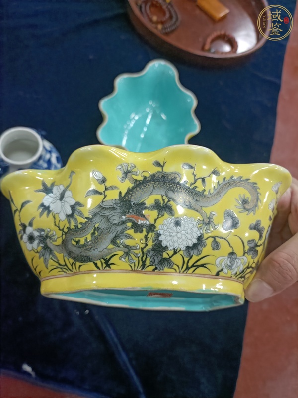 古玩陶瓷花間龍紋花口碗真品鑒賞圖