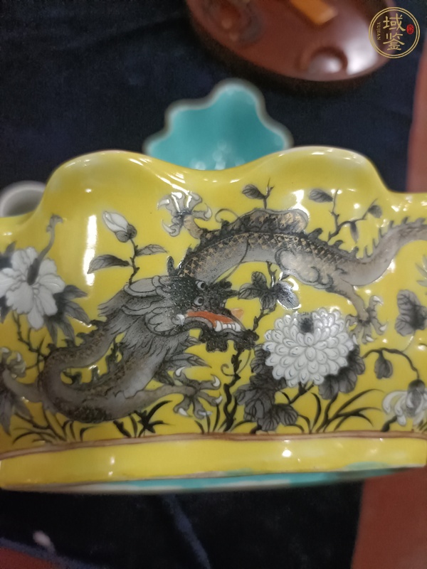 古玩陶瓷花間龍紋花口碗真品鑒賞圖