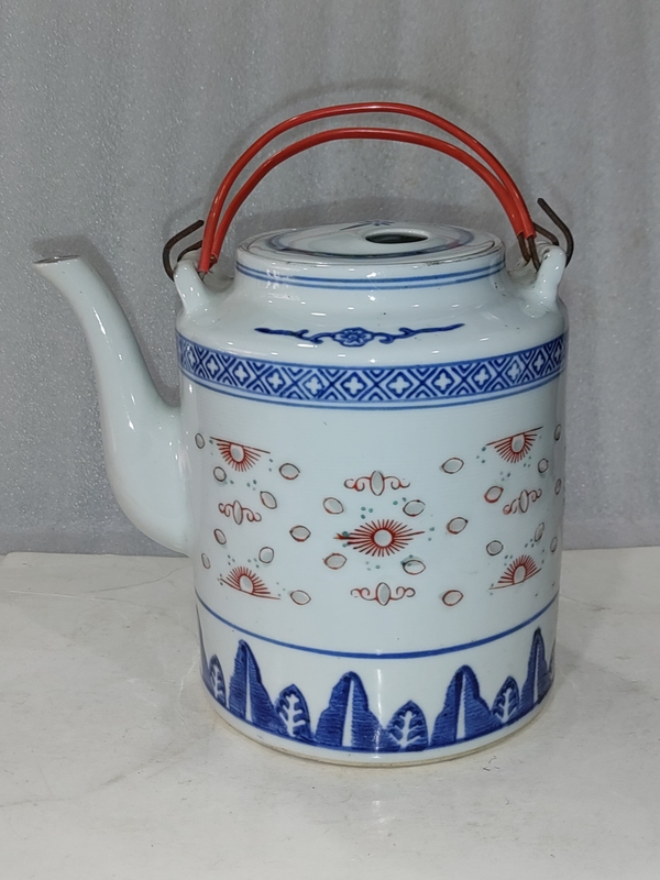 古玩陶瓷青花礬紅彩玲瓏紋提梁壺拍賣,當前價格650元
