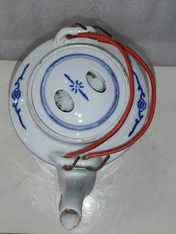 古玩陶瓷青花礬紅彩玲瓏紋提梁壺拍賣,當前價格650元