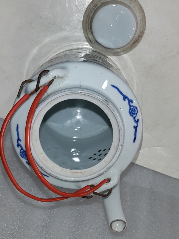 古玩陶瓷青花礬紅彩玲瓏紋提梁壺拍賣,當前價格650元