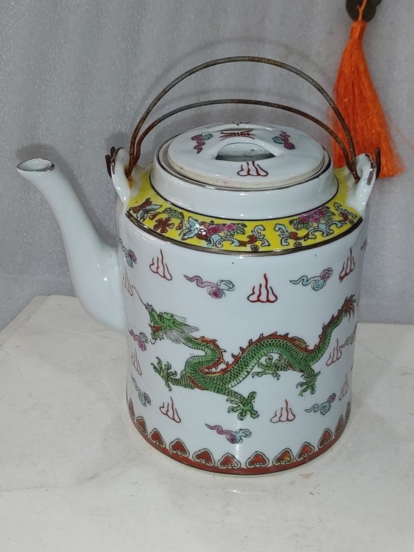 古玩陶瓷粉彩龍鳳紋提梁壺拍賣,當(dāng)前價(jià)格688元