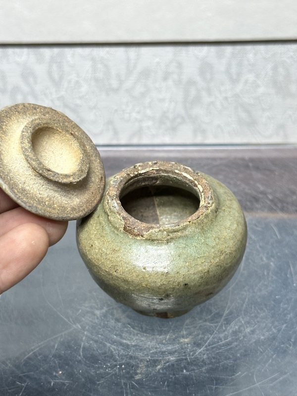 古玩陶瓷元代精品龍泉窯系青釉蓋罐拍賣，當(dāng)前價(jià)格389元