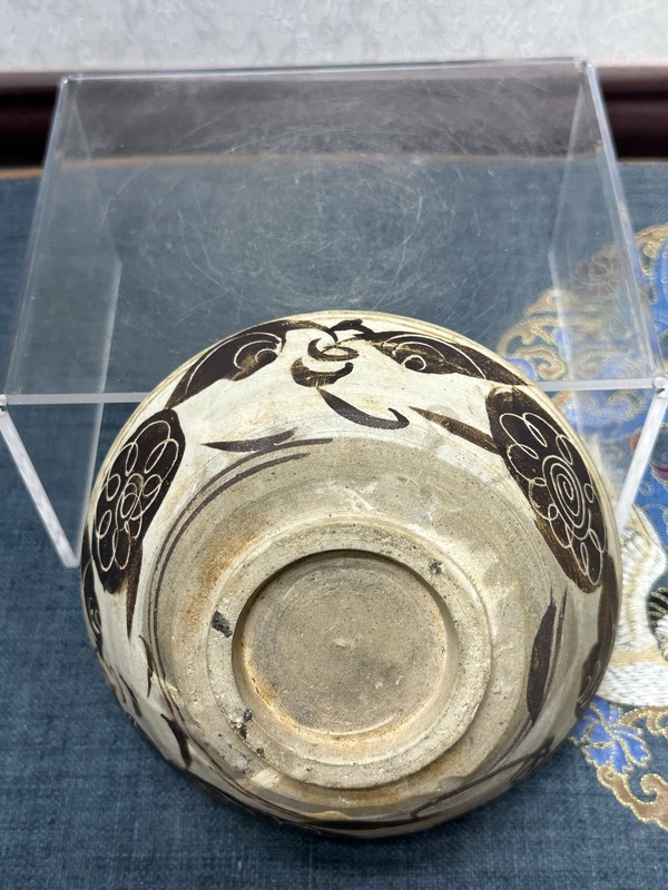 古玩陶瓷元明?暗刻牡丹花卉紋碗拍賣,當前價格4000元