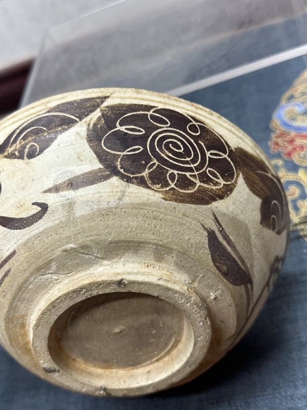 古玩陶瓷元明?暗刻牡丹花卉紋碗拍賣,當前價格4000元