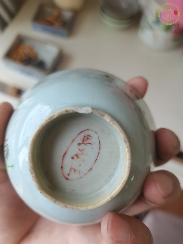 古玩陶瓷粉彩花卉紋蓋碗真品鑒賞圖