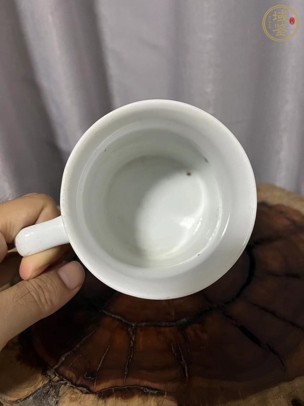 古玩陶瓷粉彩龍鳳紋把杯真品鑒賞圖