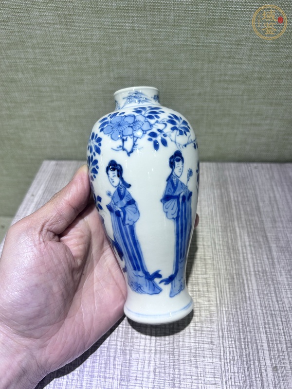 古玩陶瓷青花人物賞瓶真品鑒賞圖