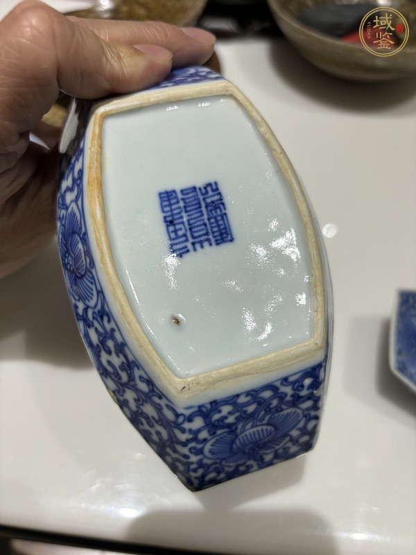 古玩陶瓷花間壽字紋青花船型茶托真品鑒賞圖