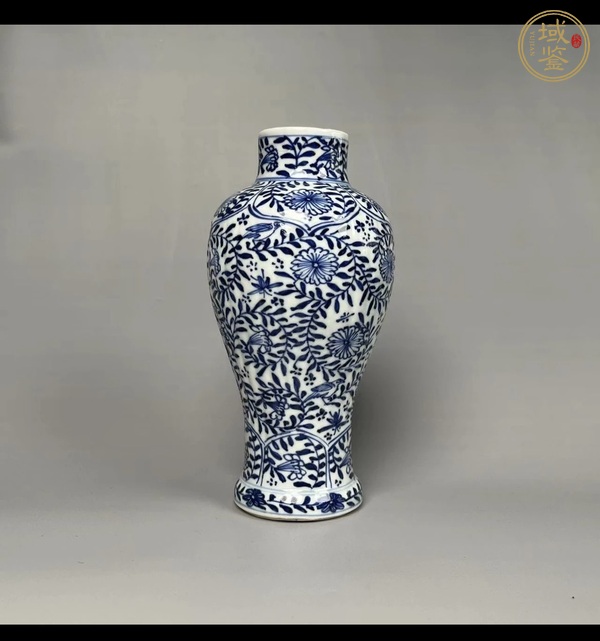 古玩陶瓷花卉紋青花瓶真品鑒賞圖