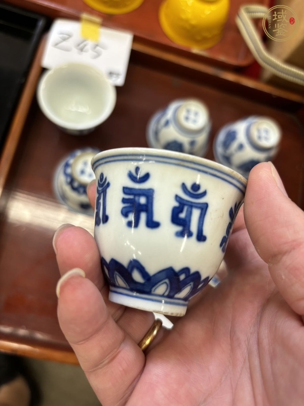 古玩陶瓷日本大正青花梵文杯真品鑒賞圖