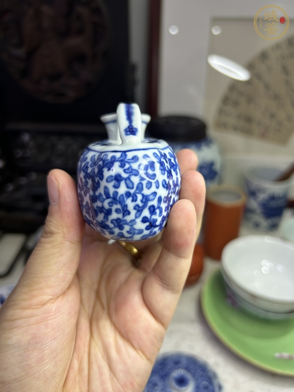 古玩陶瓷青花纏枝蓮紋硯滴真品鑒賞圖