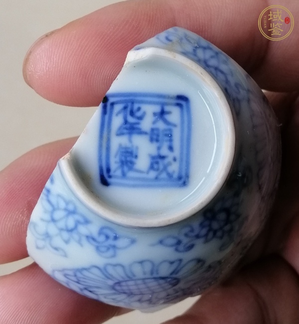 古玩陶瓷青花花卉紋杯標(biāo)本真品鑒賞圖