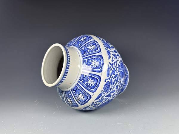 古玩陶瓷晚清青花纏枝寶相花紋尊拍賣,當(dāng)前價(jià)格13800元