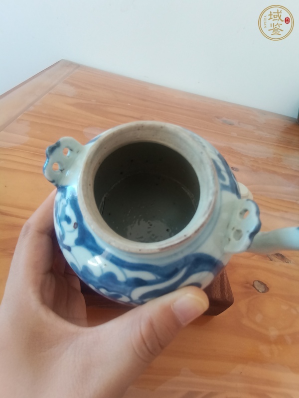 古玩陶瓷青花海水龍紋茶壺真品鑒賞圖