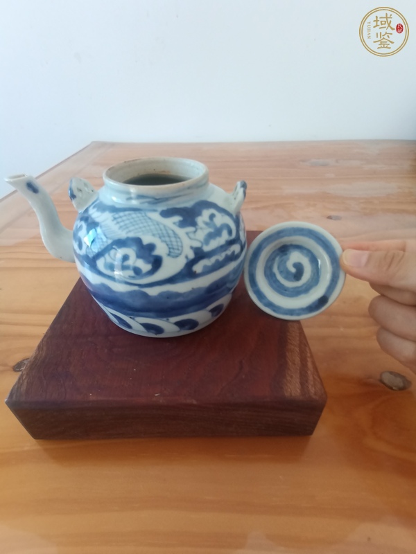 古玩陶瓷青花海水龍紋茶壺真品鑒賞圖