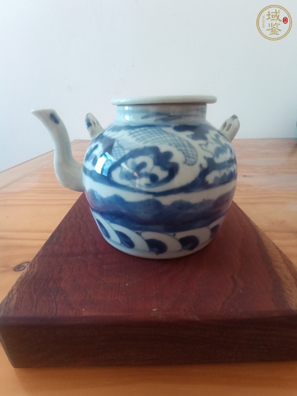 古玩陶瓷青花海水龍紋茶壺真品鑒賞圖