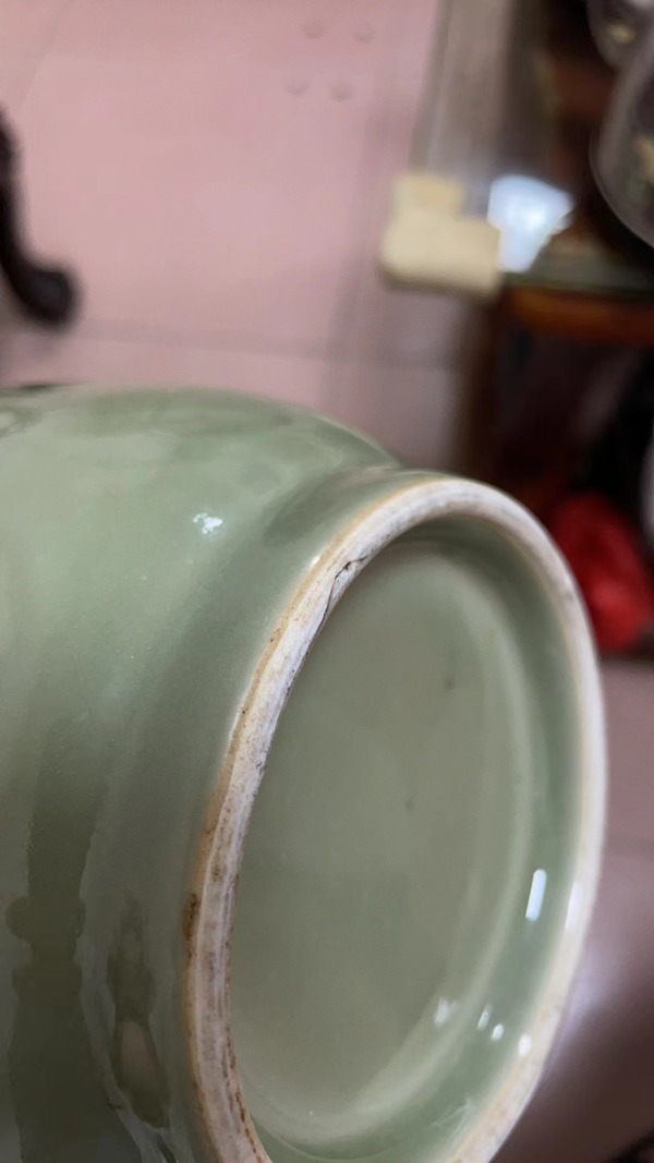 古玩陶瓷民國豆青釉暗刻花卉紋燈籠瓶拍賣,當前價格8800元