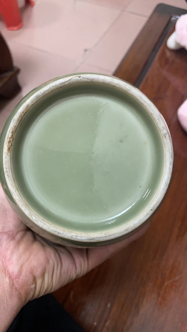 古玩陶瓷民國豆青釉暗刻花卉紋燈籠瓶拍賣,當前價格8800元