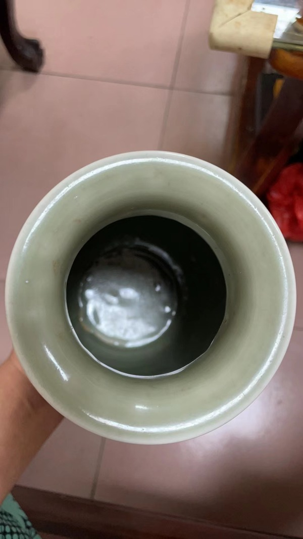 古玩陶瓷民國豆青釉暗刻花卉紋燈籠瓶拍賣,當前價格8800元