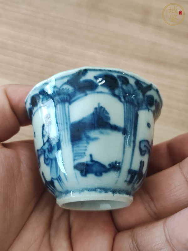 古玩陶瓷青花開窗山水人物花口杯真品鑒賞圖