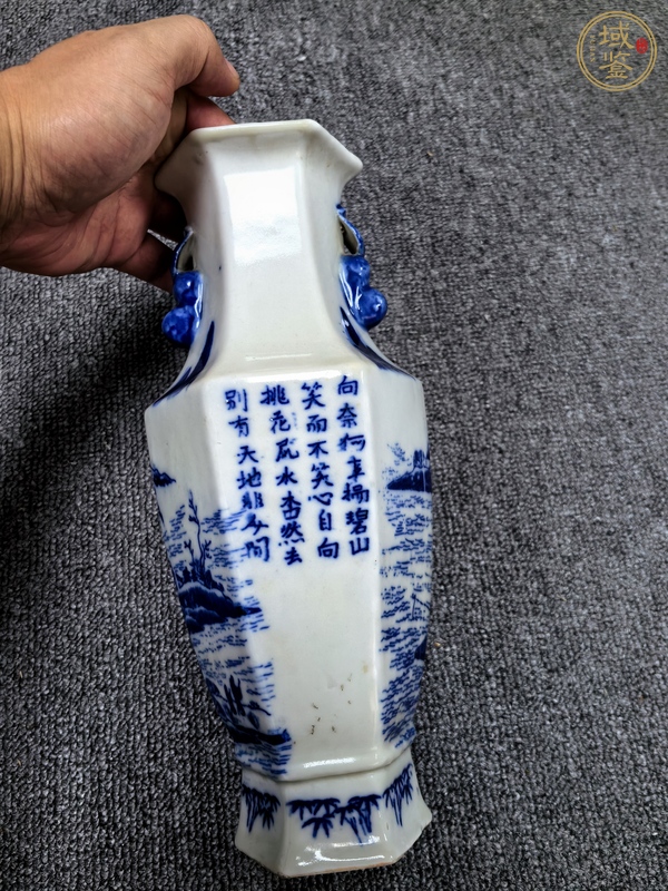 古玩陶瓷六方青花瓶真品鑒賞圖