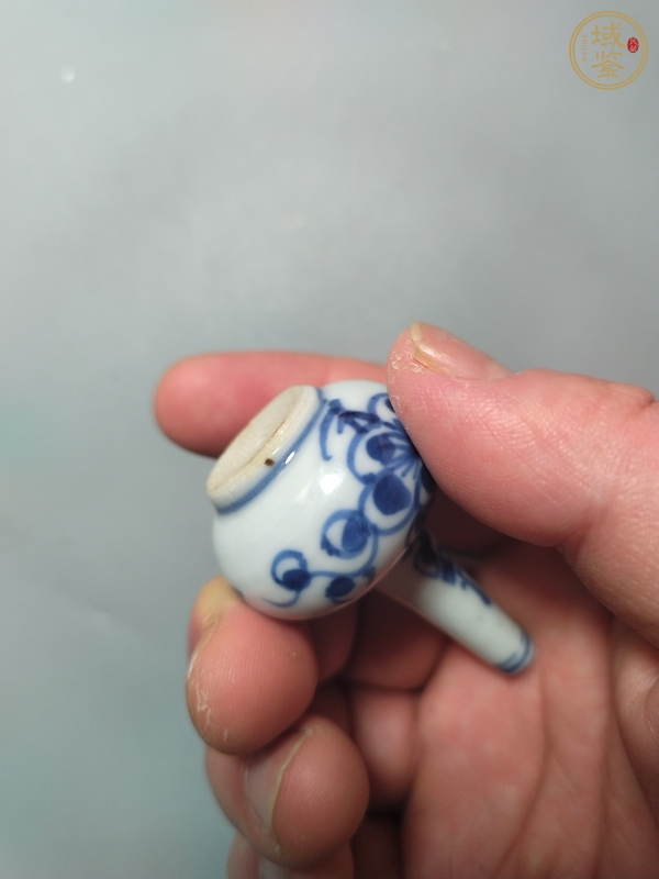 古玩陶瓷青花梅花紋小天球瓶真品鑒賞圖