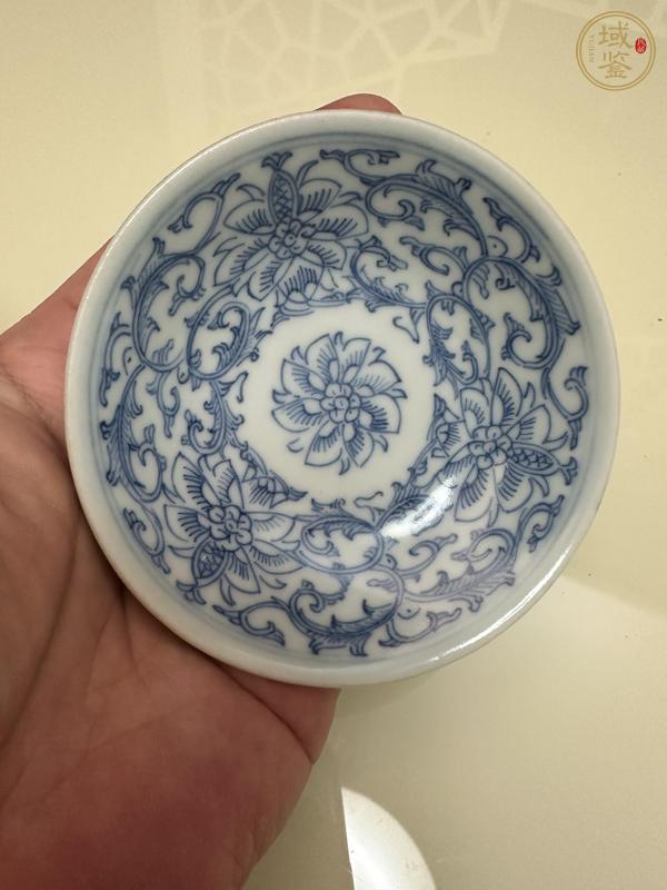 古玩陶瓷青花淡描花卉小蝶真品鑒賞圖