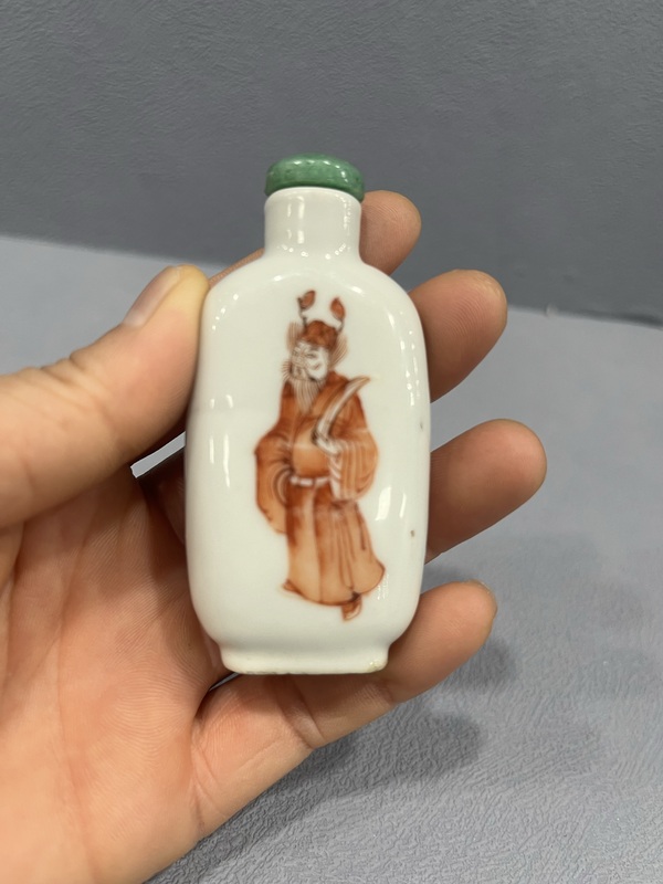 古玩陶瓷礬紅彩鐘馗圖鼻煙壺拍賣,當(dāng)前價(jià)格6500元